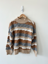 Load image into Gallery viewer, Sweater Size Medium
