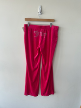 Load image into Gallery viewer, Juicy Couture Pants Size Large
