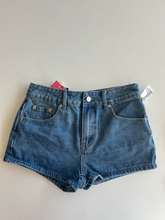 Load image into Gallery viewer, Edikted Shorts Size Small

