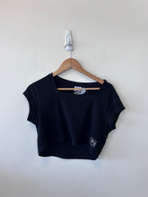 Load image into Gallery viewer, Gym Shark Athletic Top Size Small
