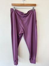 Load image into Gallery viewer, Lulu Lemon Athletic Pants Size 13/14 (32)

