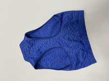 Load image into Gallery viewer, Gym Shark Athletic Top Size Medium
