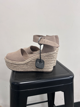 Load image into Gallery viewer, Marc Fisher Dress Shoes Womens 10

