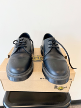 Load image into Gallery viewer, Dr Martens Casual Shoes Womens 7
