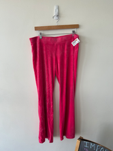 Load image into Gallery viewer, Juicy Couture Pants Size Large
