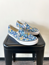 Load image into Gallery viewer, Vans Casual Shoes Womens 9.5
