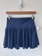 Load image into Gallery viewer, Aritzia Athletic Shorts Size Small
