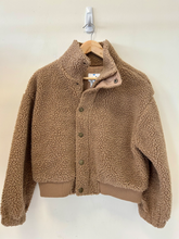 Load image into Gallery viewer, Lush Outerwear Size Small
