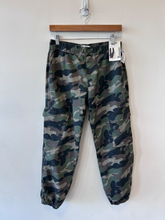 Load image into Gallery viewer, No Boundaries Pants Size Small
