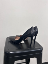 Load image into Gallery viewer, Bcbg Dress Shoes Womens 8
