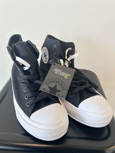 Load image into Gallery viewer, Converse Shoes Casual Shoes Womens 8

