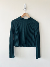 Load image into Gallery viewer, American Eagle Sweater Size Extra Small
