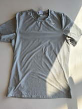 Load image into Gallery viewer, Gym Shark Athletic Top Size Large
