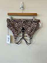 Load image into Gallery viewer, Zyia Sports Bra Size 3XL
