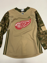 Load image into Gallery viewer, Nike Dri Fit Athletic Top Size Small
