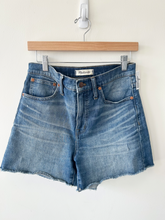 Load image into Gallery viewer, Madewell Shorts Size 3/4
