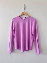 Load image into Gallery viewer, Lululemon Athletic Top Size Medium
