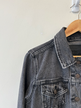 Load image into Gallery viewer, Levi Outerwear Size Large

