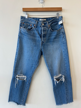 Load image into Gallery viewer, Levi Denim Size 9/10 (30)
