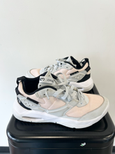 Load image into Gallery viewer, Jordan Womens Athletic Shoes Womens 8
