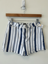 Load image into Gallery viewer, Bdg Shorts Size 5/6
