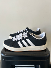 Load image into Gallery viewer, Adidas Casual Shoes Mens 9
