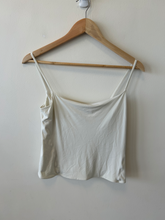 Load image into Gallery viewer, Lulu Lemon Athletic Top Size Medium
