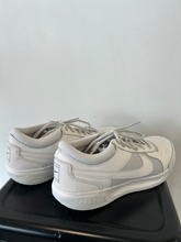 Load image into Gallery viewer, Nike Womens Athletic Shoes Womens 9.5
