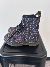 Load image into Gallery viewer, Dr Martens Boots Womens 6
