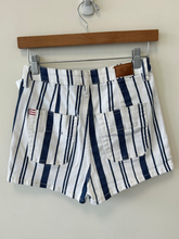 Load image into Gallery viewer, Bdg Shorts Size 5/6
