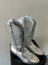 Load image into Gallery viewer, Boots Womens 6
