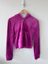 Load image into Gallery viewer, Juicy Couture Sweatshirt Size Medium

