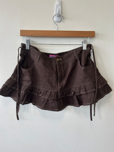 Load image into Gallery viewer, Edikted Short Skirt Size Medium
