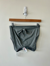 Load image into Gallery viewer, Aerie Athletic Top Size Medium
