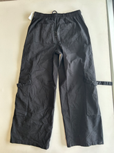 Load image into Gallery viewer, Forever 21 Pants Size Medium
