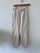 Load image into Gallery viewer, Comfrt Athletic Pants Size Small
