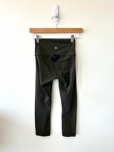 Load image into Gallery viewer, Lulu Lemon Athletic Pants Size Extra Small

