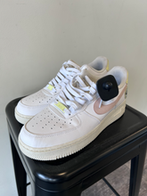 Load image into Gallery viewer, Nike Womens Athletic Shoes Womens 9
