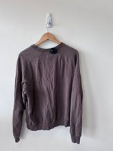 Load image into Gallery viewer, American Eagle Sweatshirt Size Medium
