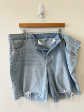Load image into Gallery viewer, Old Navy Shorts Size 3XL
