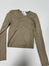 Load image into Gallery viewer, Athletic Top Size Small
