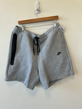 Load image into Gallery viewer, Nike Athletic Shorts Size XXL

