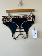 Load image into Gallery viewer, Zyia Sports Bra Size 3XL
