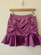 Load image into Gallery viewer, Wild Fable Short Skirt Size Medium
