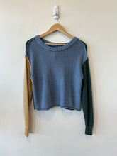 Load image into Gallery viewer, American Eagle Sweater Size Extra Small
