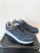 Load image into Gallery viewer, New Balance Womens Athletic Shoes Womens 9.5
