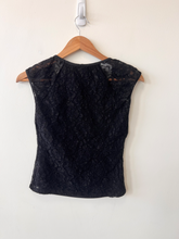 Load image into Gallery viewer, Short Sleeve Top Size Medium
