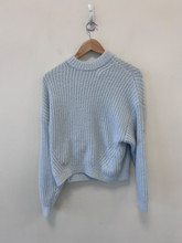 Load image into Gallery viewer, Abercrombie &amp; Fitch Sweater Size Medium

