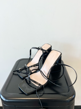 Load image into Gallery viewer, Princess Polly Dress Shoes Womens 6
