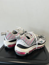 Load image into Gallery viewer, Nike Womens Athletic Shoes Womens 6.5
